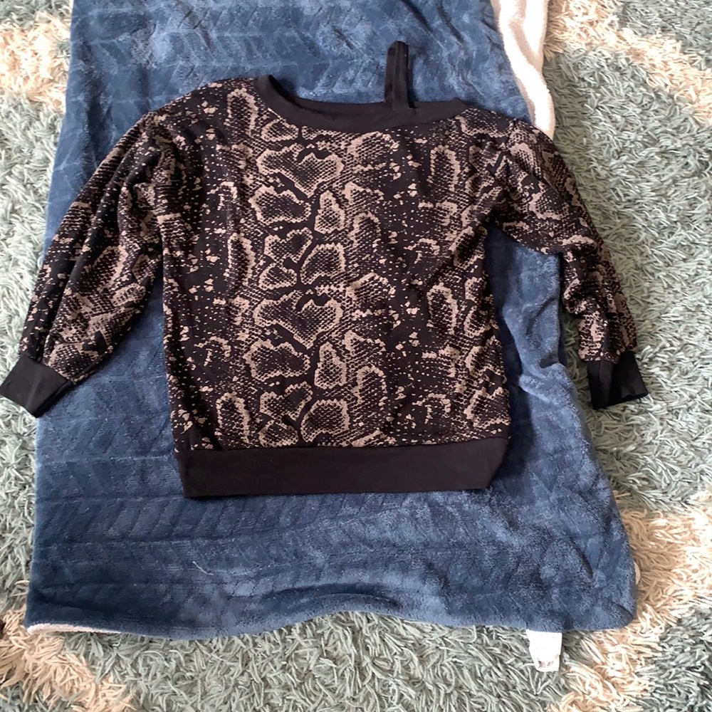 Snakeskin cold shouldered women’s sweater